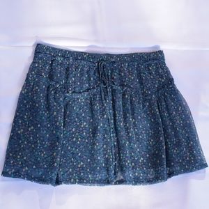 AE Pleaded Floral Mini Skirt in Blue (XS)